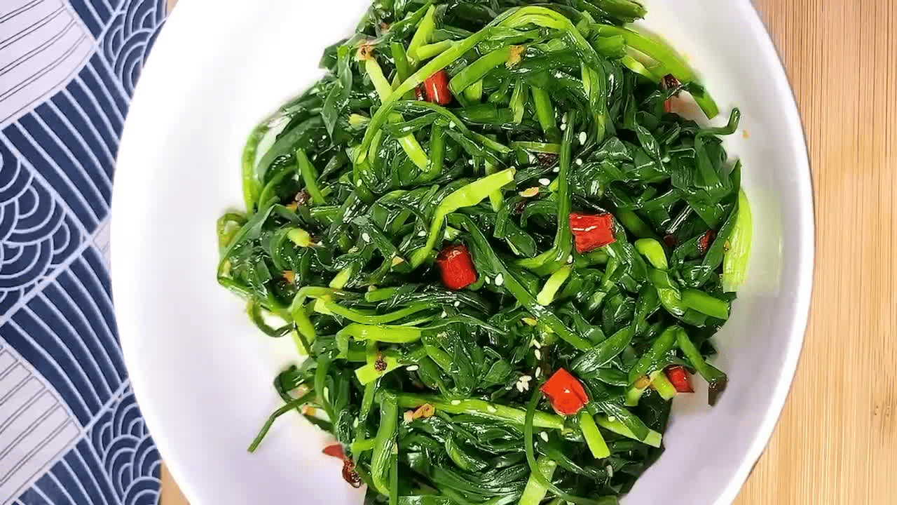 韭菜新吃法,香辣咸鲜,营养丰富唇齿留香,满满一大盘不够吃