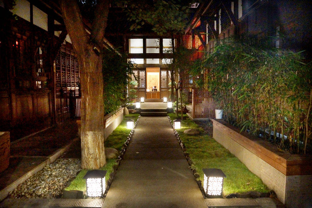 庭院装饰:各色"花园装饰灯"增添一丝洋气,让院子浪漫精致起来