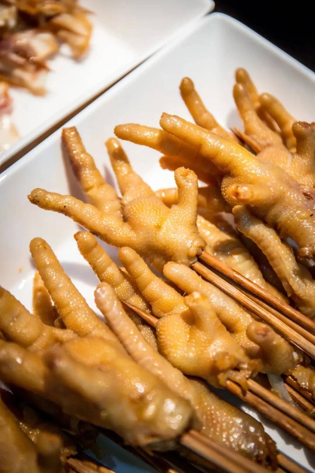 观音桥又曝国潮卤味串串!甜品1元,人均30扶墙出,一口就回本!