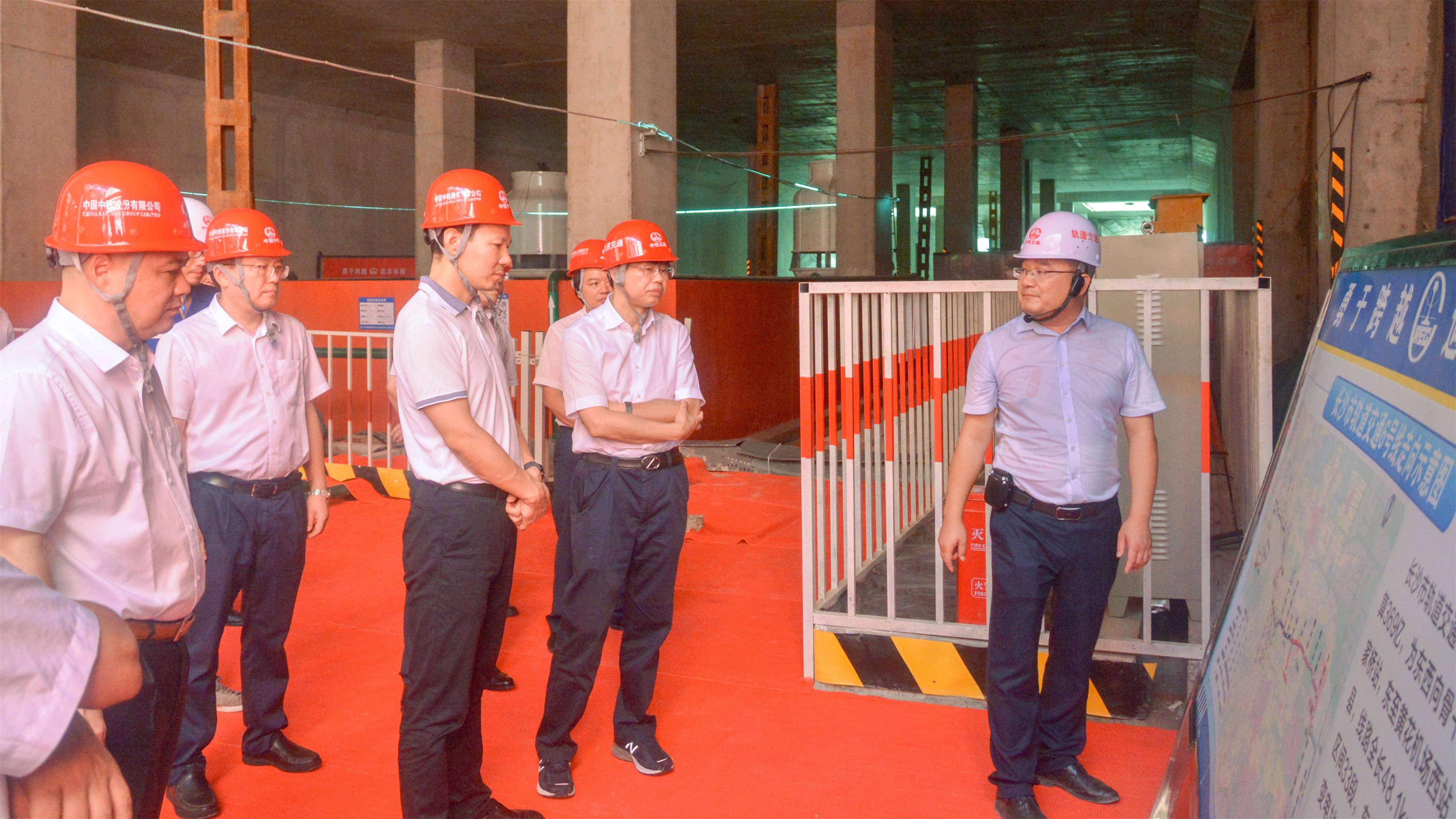 中国中铁党委常委,纪委书记张建强一行到长沙地铁6号线调研