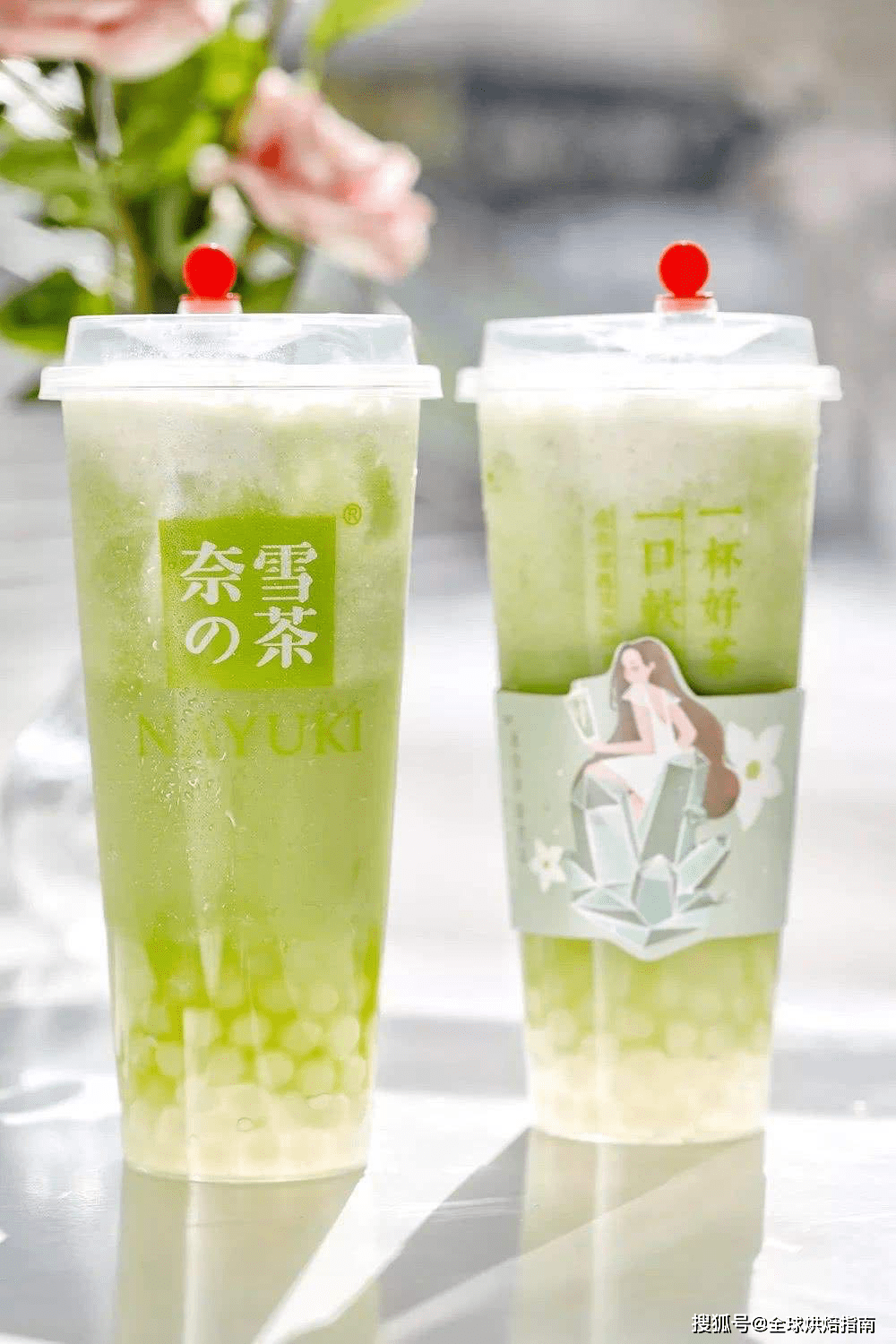 是它的杯子啊,奈雪的茶的杯子有了个新的名字"奈雪杯",这来自于它们的