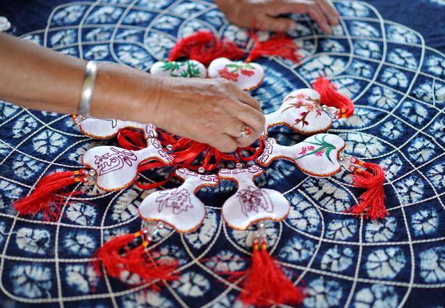 原创剑川做客姑奶家:云南最牛布扎艺人,无偿传承技艺,有弟子3000人