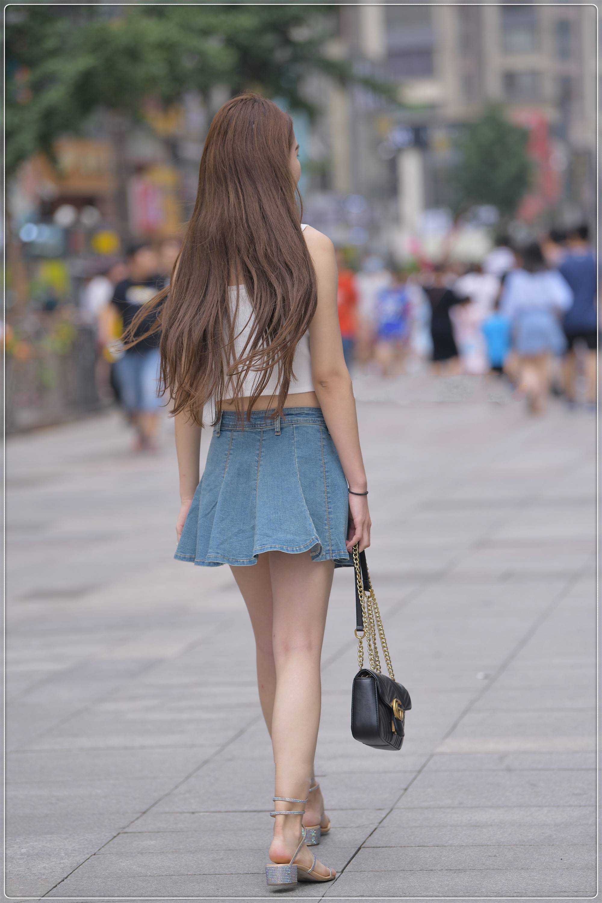 原创针织吊带搭配牛仔短裙甜美可爱淑女范十足