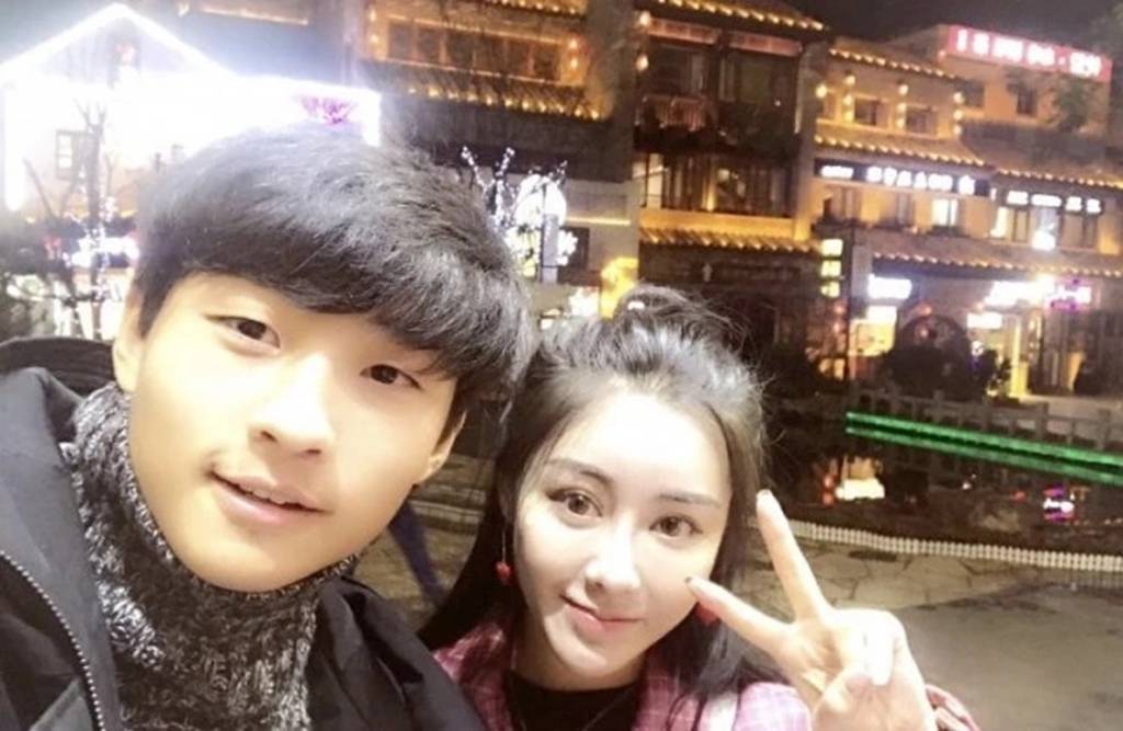 场外同样成功,高颜值女友曾是空姐_郭田雨