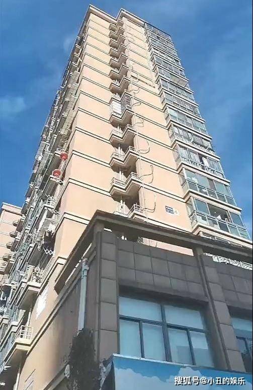 杭州"来女士"家这栋楼:几乎已经搬空!夜晚黑漆漆的挺吓人