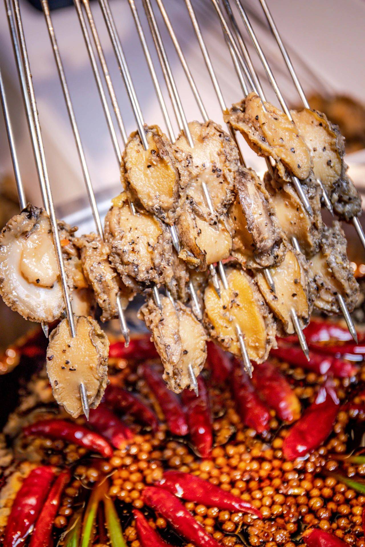 巴尖串串又开新店!5大神仙新品鲍鱼串串首斤免单,还有霸王餐请你吃!_