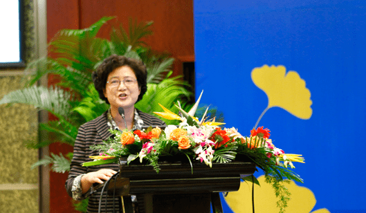 同行眼中的朱小蔓