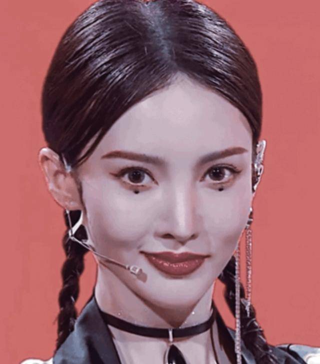 金晨嘴歪被嘲讽够了女性的外貌还轮不到你指指点点