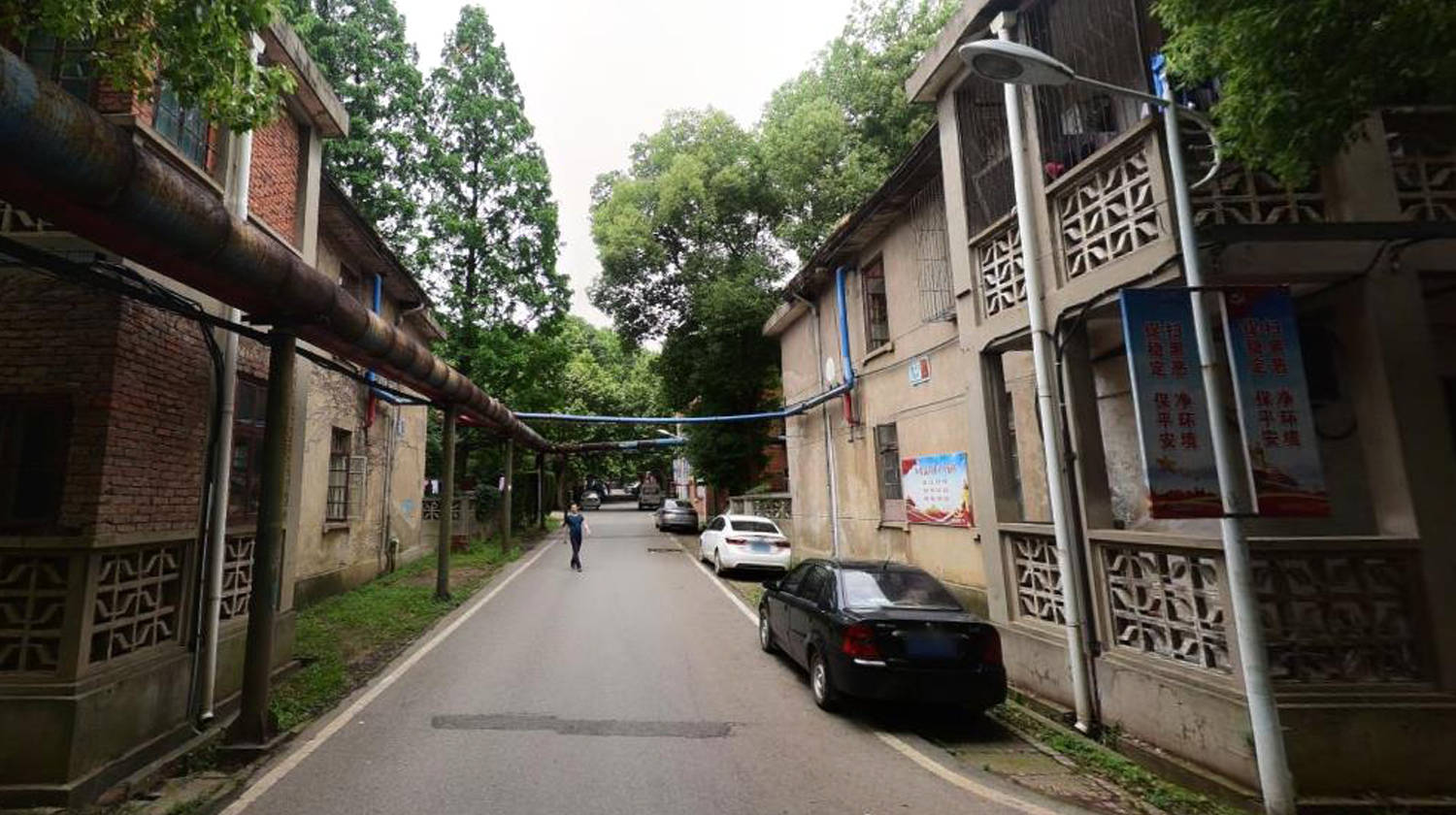 原创武汉城区环境最好的宿舍:建在山脚下,树林遍布,还藏有一座古墓