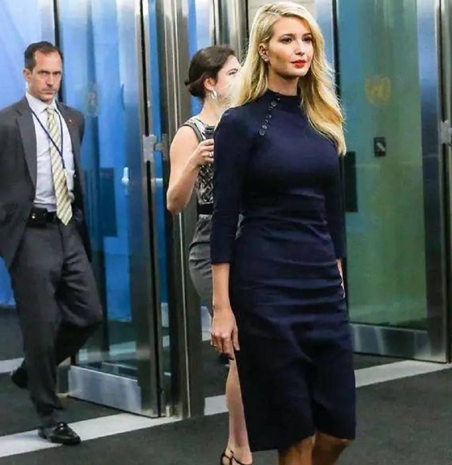 原创伊万卡妥妥的"中国迷",又穿旗袍亮相活动?还带着家人穿旗袍!