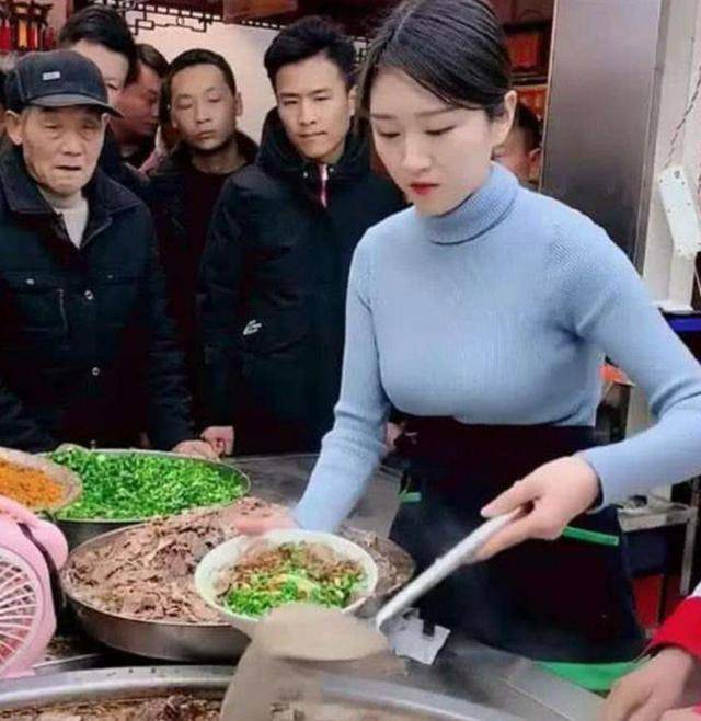 原创"牛肉面西施"火了,小伙3000公里奔现,看见真人后:面都要吐了