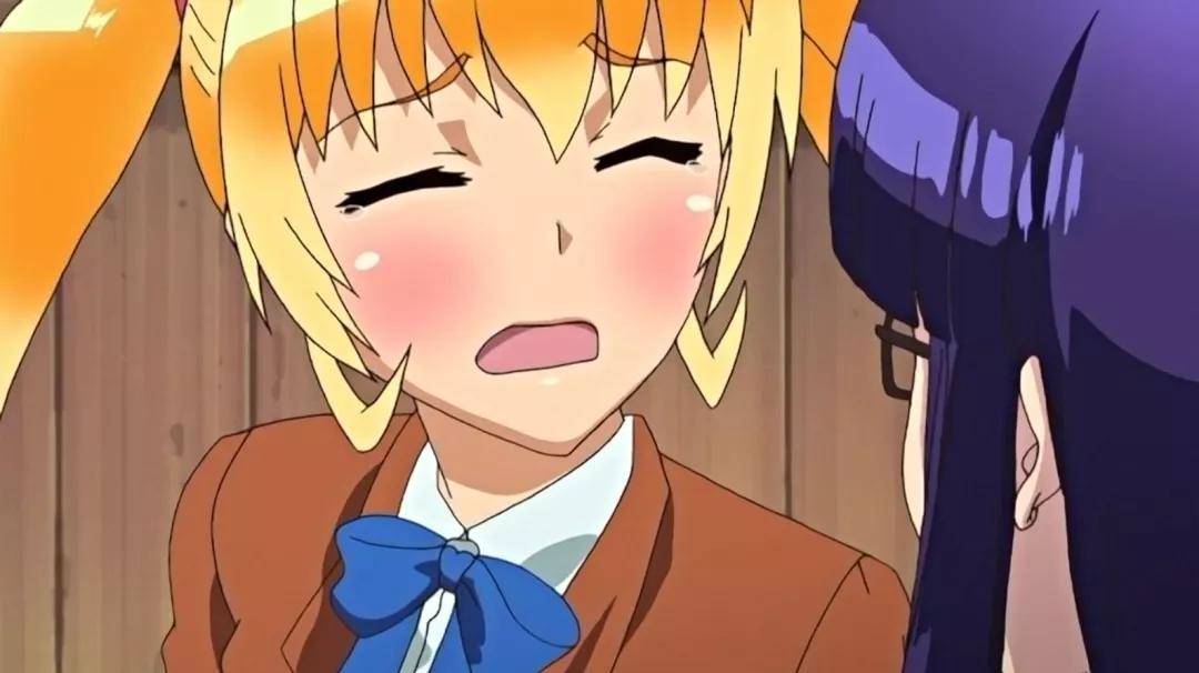 少女扶墙只因身体不舒服没人在