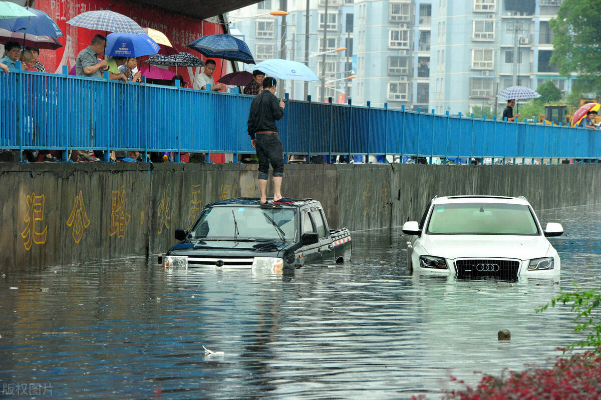 北京大暴雨今日來襲!雨天行車,必須做好這5件事!