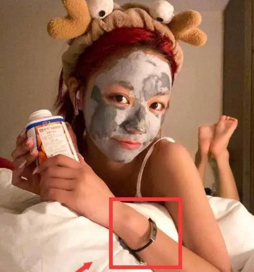 刀小刀"睡衣"事件发酵,网友:朋友睡同一张床上?