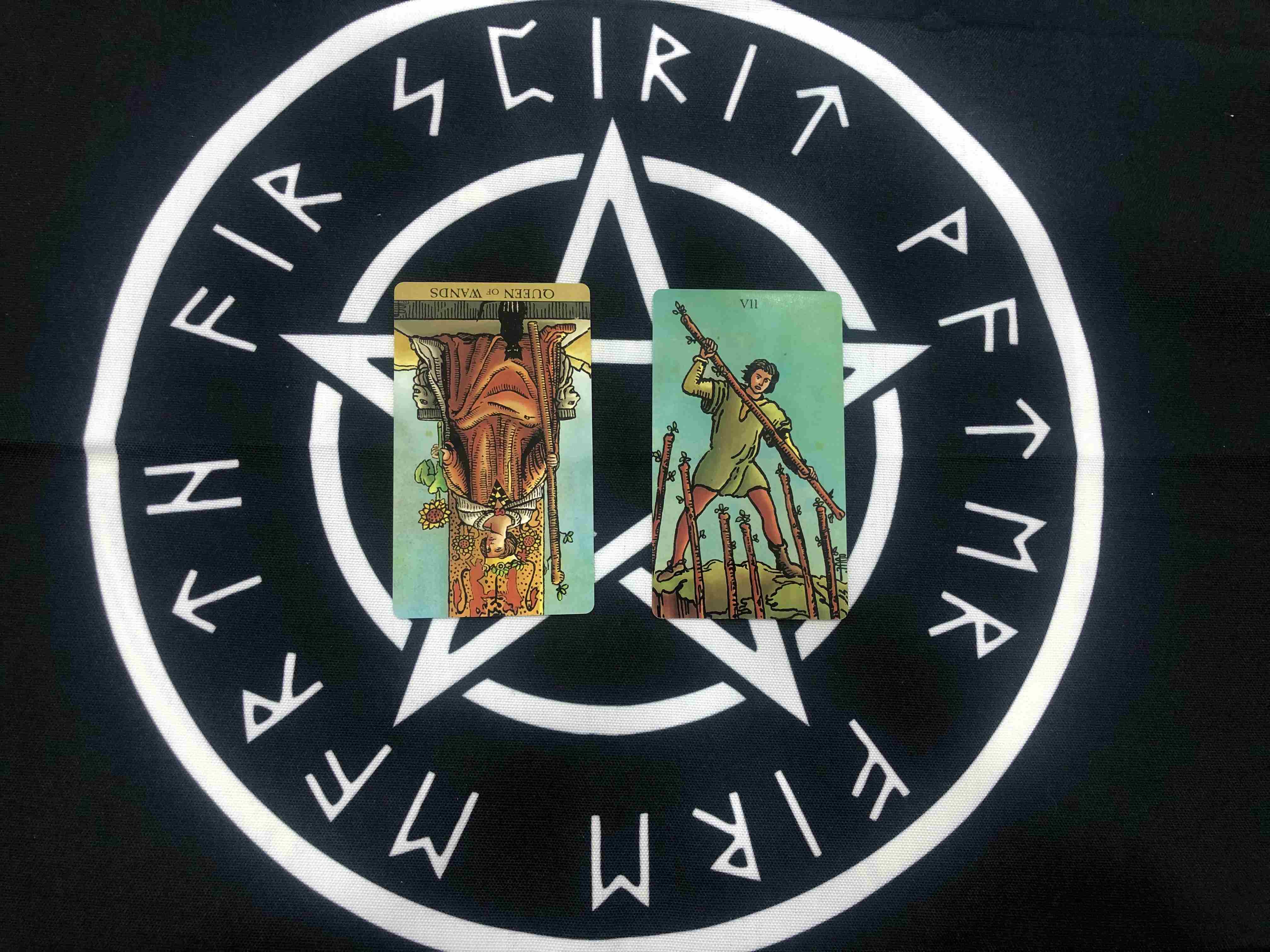 第三组: 权杖王后逆位,权杖七