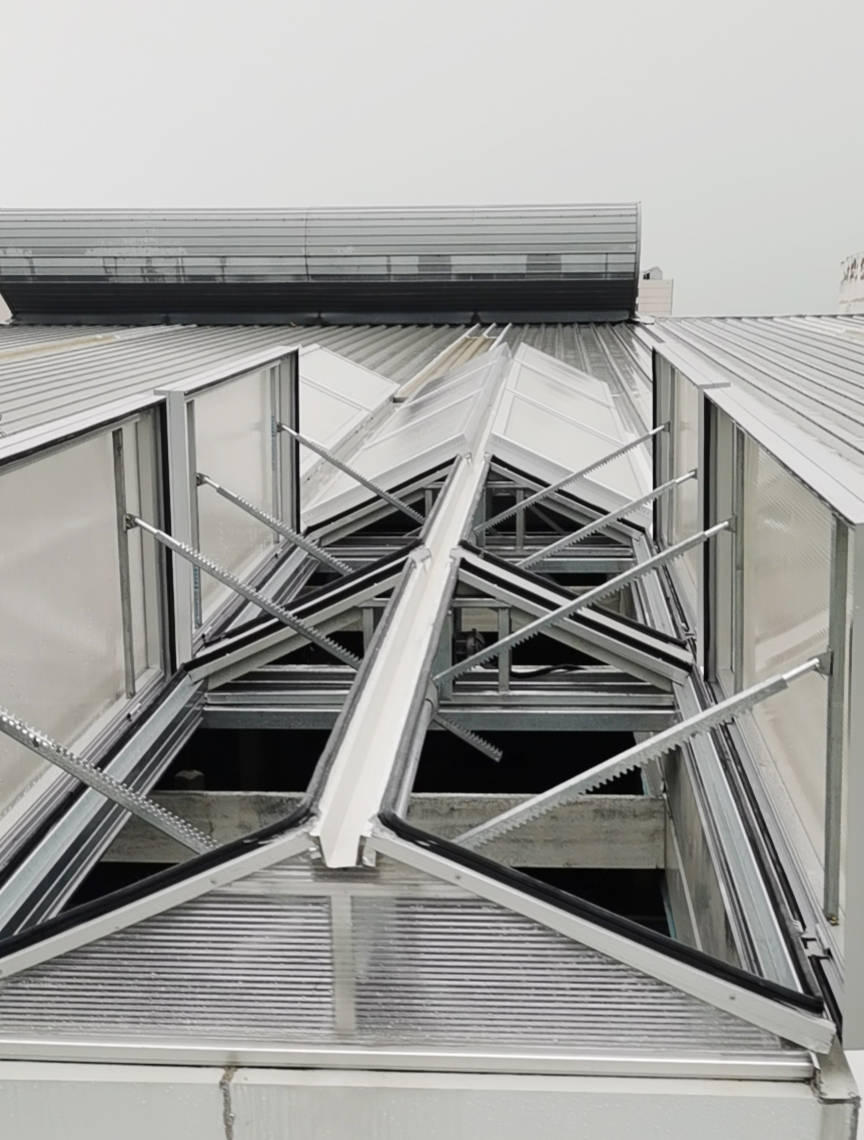 三角型电动采光排烟天窗