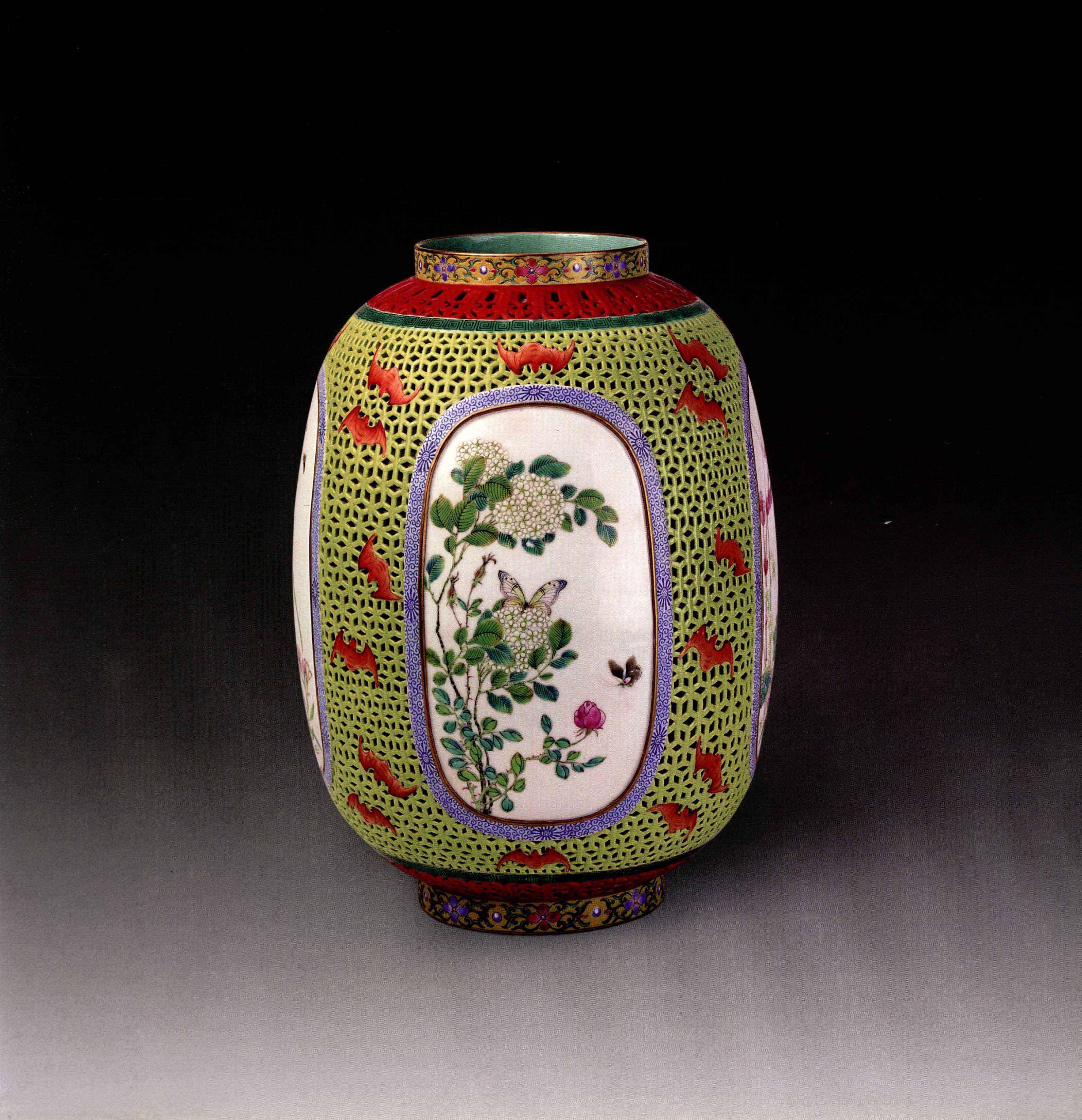 中国陶瓷文化,诗书画印融为一体,乾隆早期珐琅彩瓷器中的佳作_手机