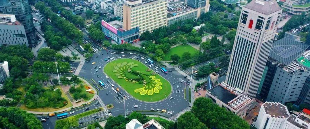 靓丽的南京鼓楼广场,又绿了!
