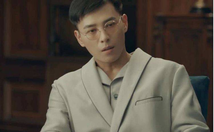 他因相亲节目进入娱乐圈,和买超撞脸被认错,长得帅却总打酱油