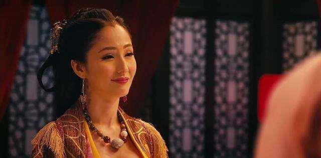 曾经出演《极乐宝鉴》女主角,龚玥菲都不够她性感火辣,到哪都是焦点_