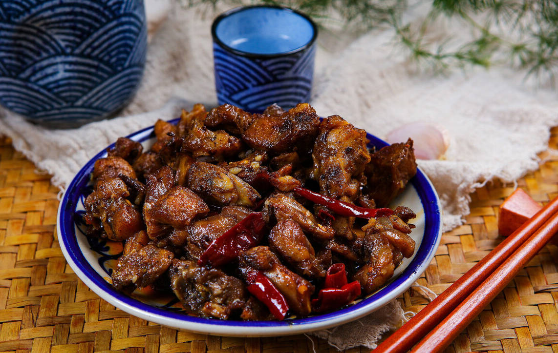 原创吃可爱兔兔系列之葱烧兔肉鲜香味美可以试试看不一样的家常菜