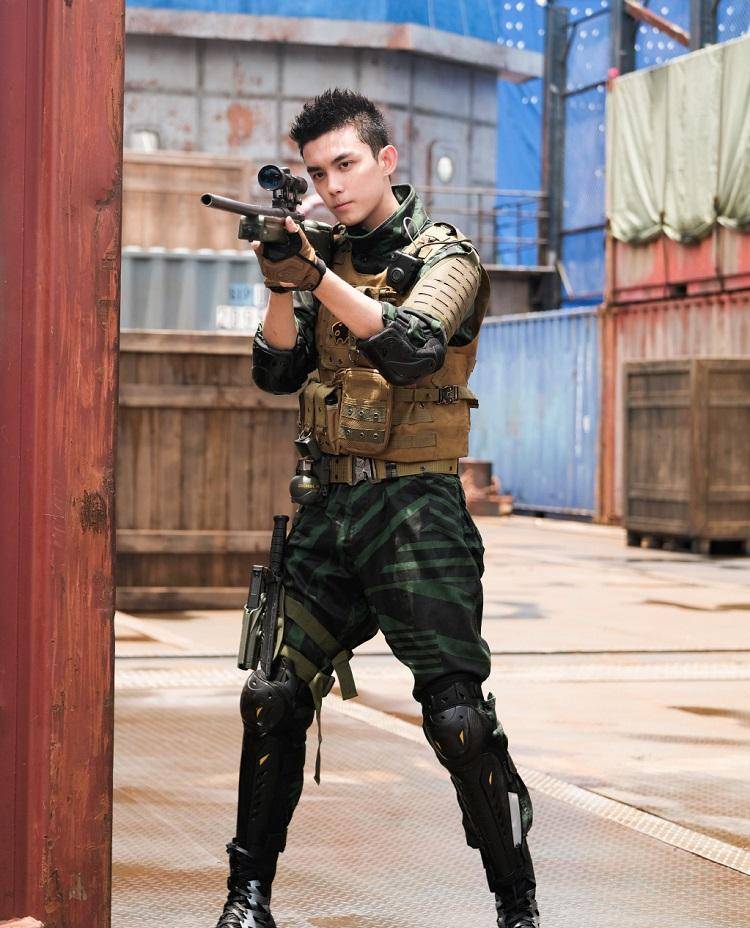 吴磊也太惨了吧!《穿越火线》大结局海报,全员都在就他没在