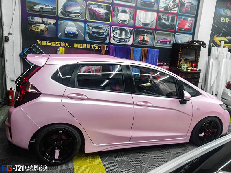 本田飞度车身改色电光樱花粉 rg瑞集改色膜福建泉州加盟店出品