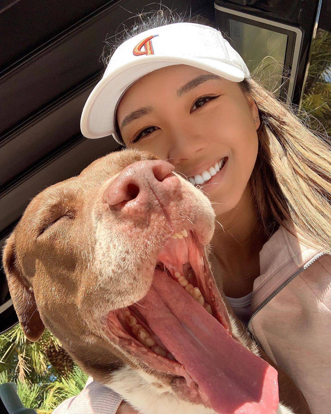 科林-森川在美巡赛上掀起了一股青春风暴,他的女朋友朱凯琳(katherine