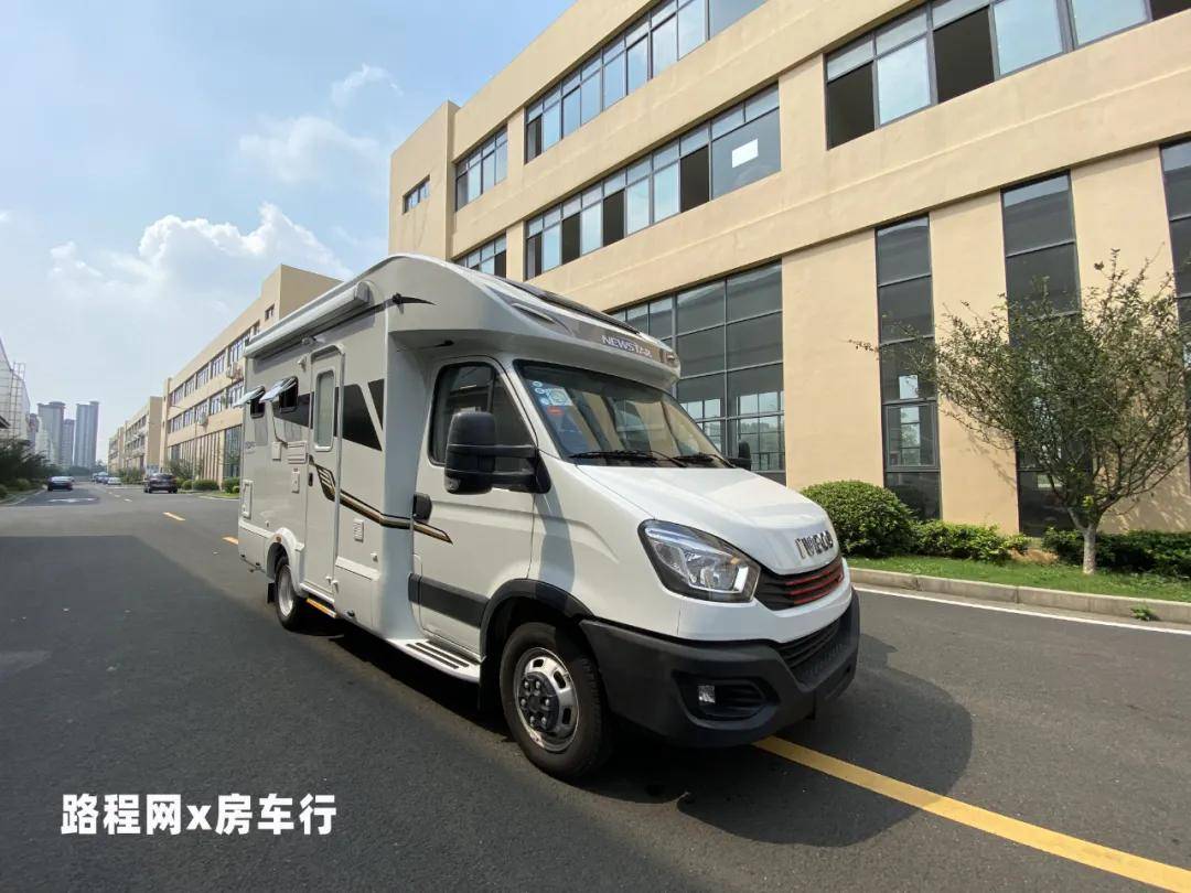 8.28上海房车展:200l清水箱 6座5卧,新星t型房车