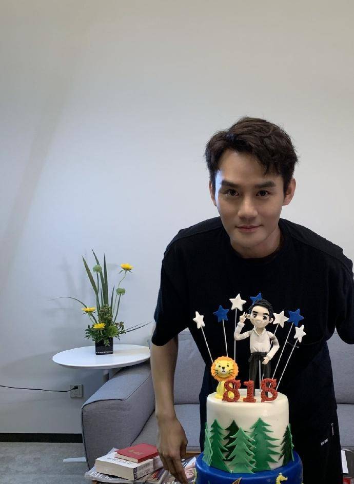 王凯38岁生日连发4年微博的她停了只有这对小情侣为王凯庆生