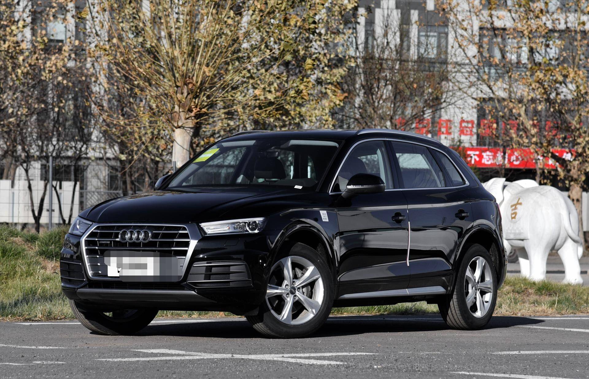 最便宜的奥迪q5猛降8万20t7速双离合外观比宝马x3还霸气