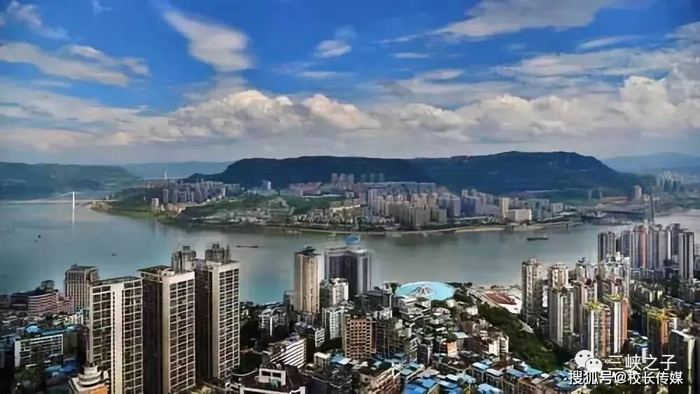 熊启贤家乡万州美为万县解放70周年作五言长诗