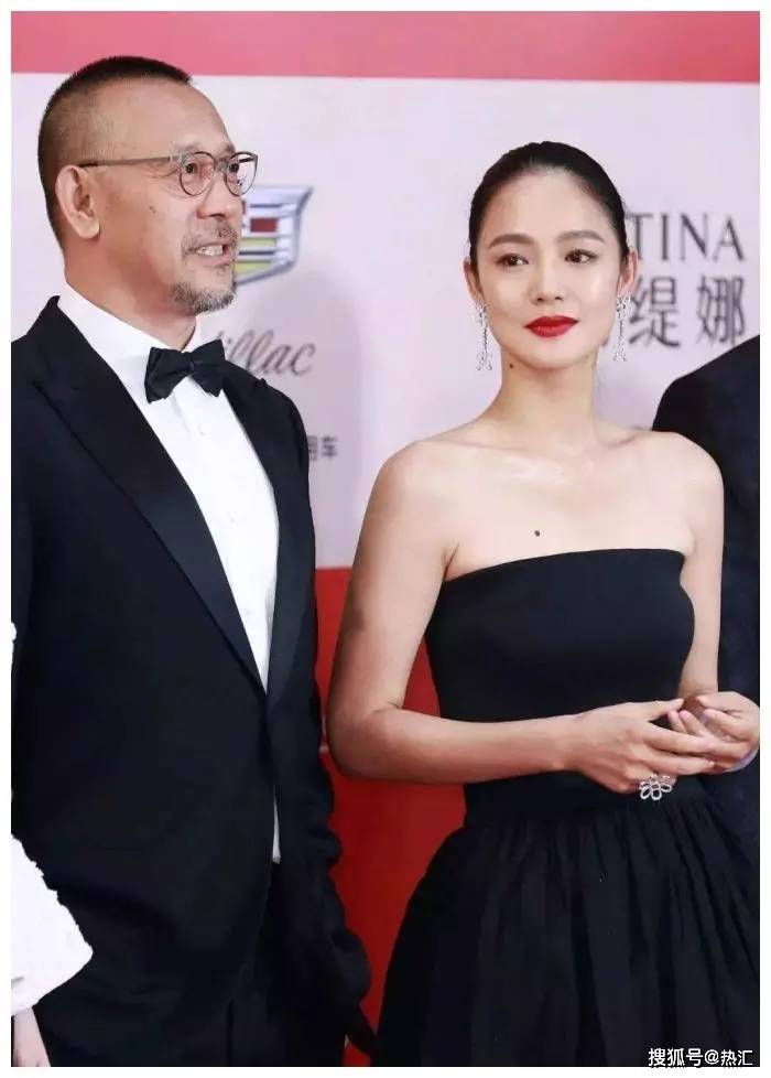 看了姜文和姜武的媳妇,就知道俩兄弟的品味差距有多大了