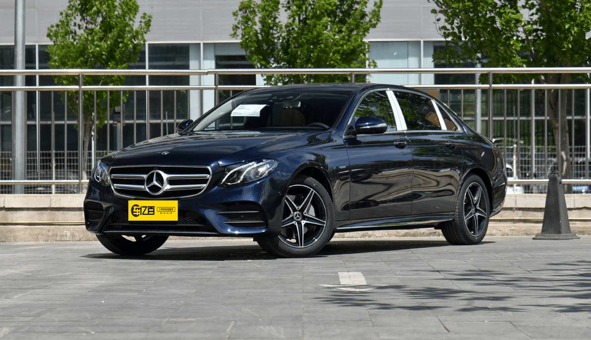 1/ 12 北京奔驰 奔驰e级 2020款 改款 e 300 l 运动殊享版 指导价:49.