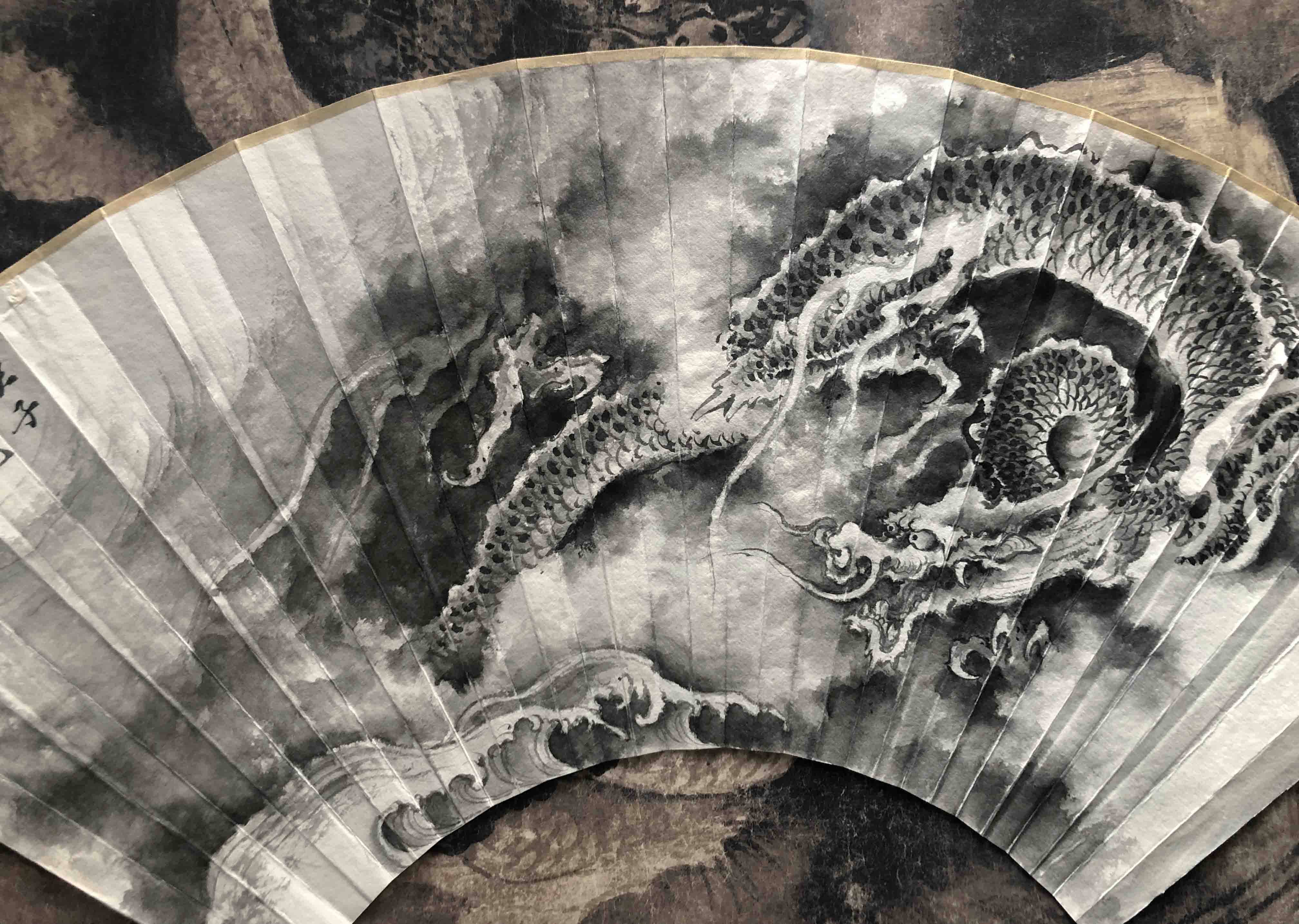 中国龙图扇面绘制景德镇定制