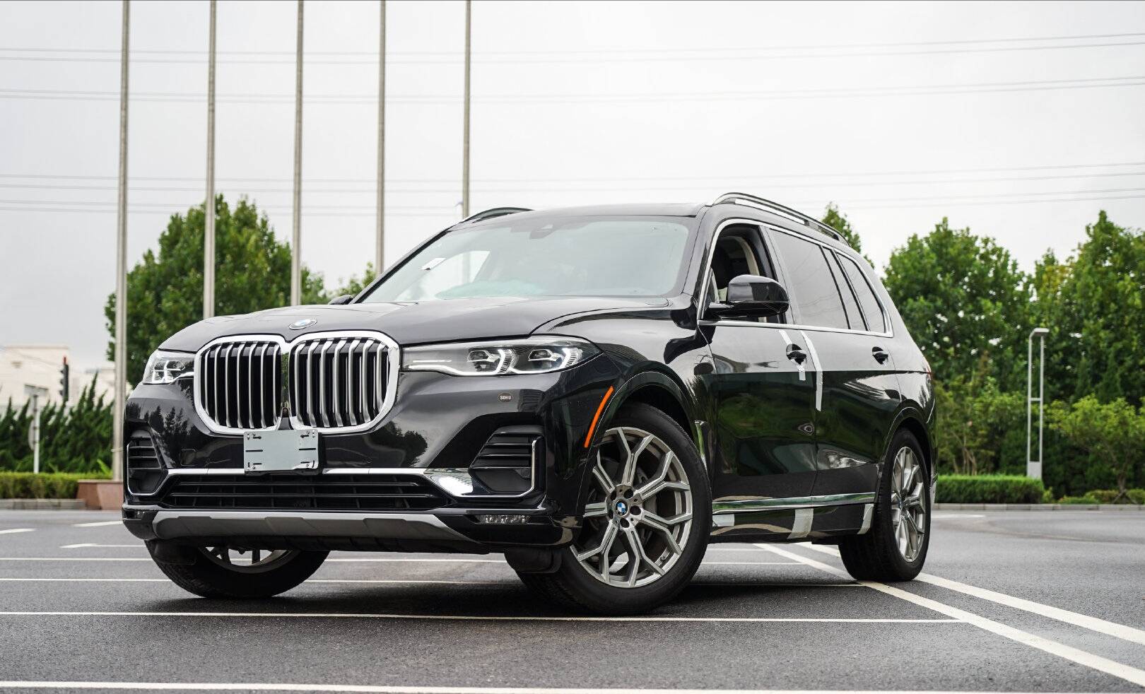 性能最强宝马x7来袭猛降8万44t动力四驱空间比陆巡还宽裕