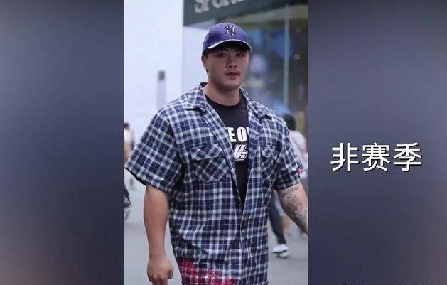成都太古里肌肉男炸街个个肌肉劲爆画面养眼