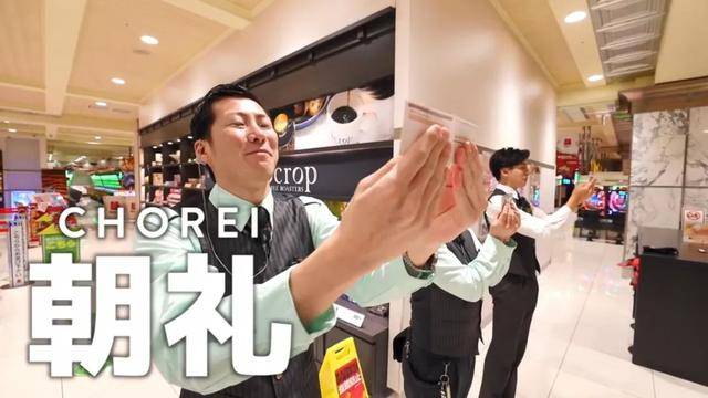 日本柏青哥服务生的一天扫大街下跪带新人生活从不容易