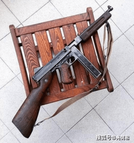 从黑帮装备晋升为军队专用,口径单兵武器第一,连发命中靠信仰