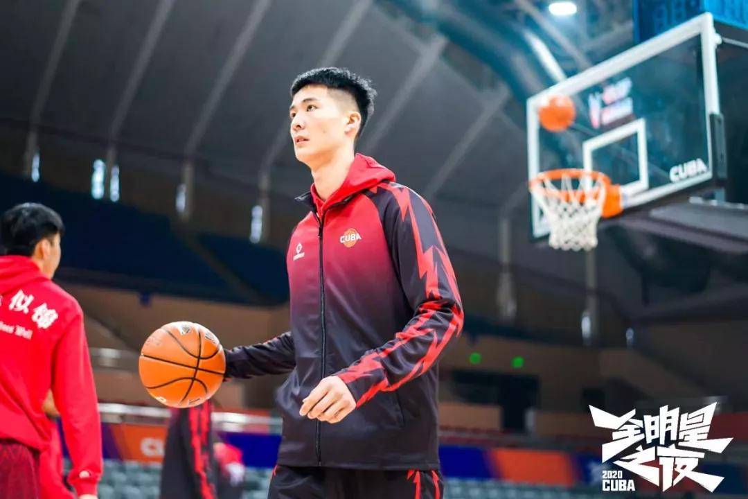2020年cba选秀汕大男篮球员朱松玮第四顺位入选四川队