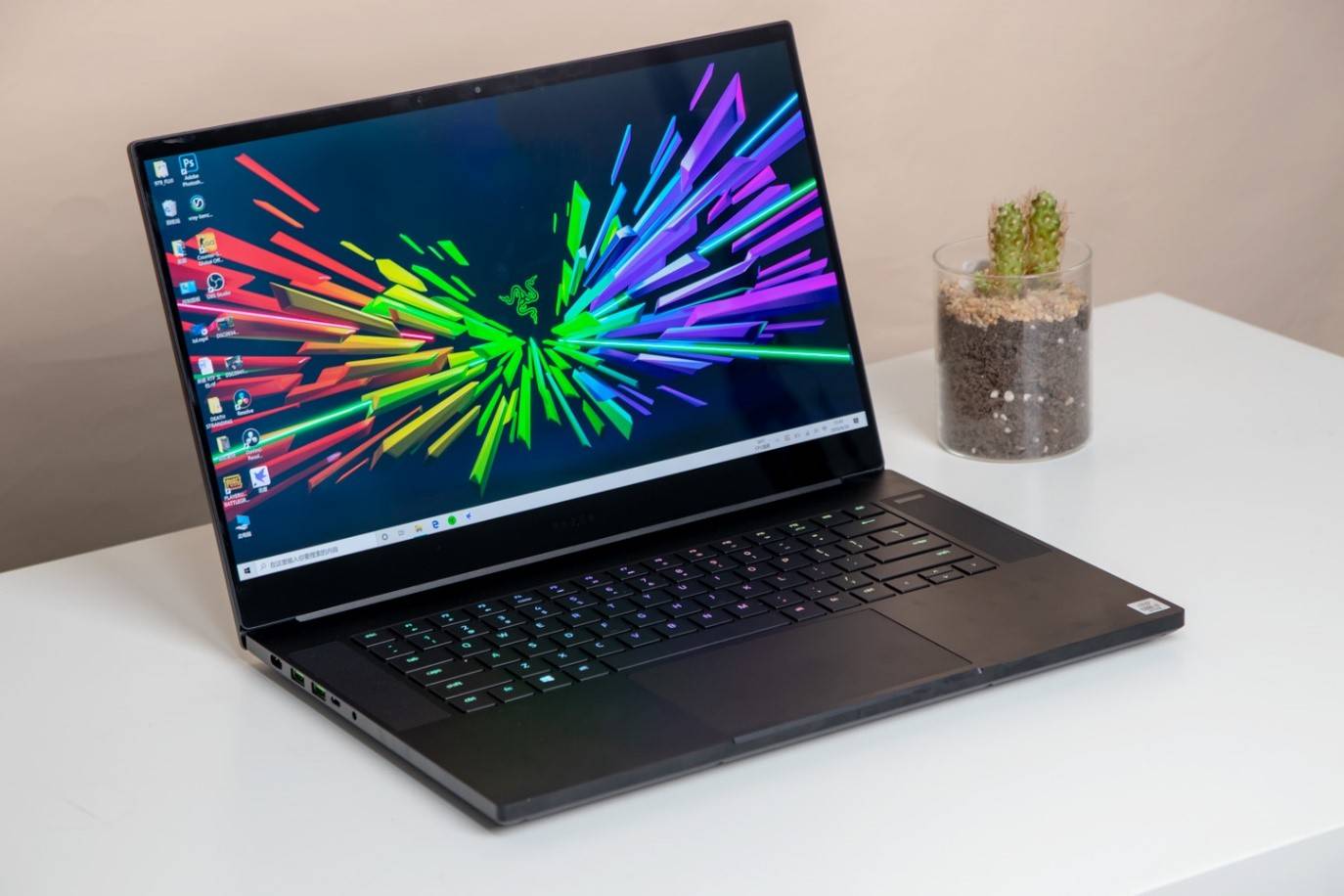 笔记本谈做工设计雷蛇灵刃15精英版从没输过