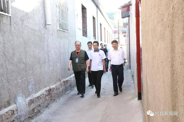 基金会理事田小明,基金会理事高玉堂一行专程来到兴县,在县委副书记高