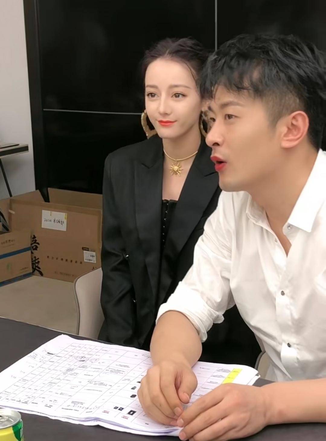 辛巴直言明星不是啥好人,怒斥郑爽情绪不好,粉丝骂23岁小姑娘_妹妹