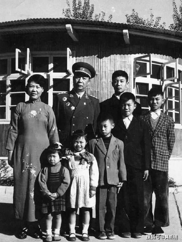 开国上将陈士榘甘做无名英雄子承遗风严词拒绝警车开道