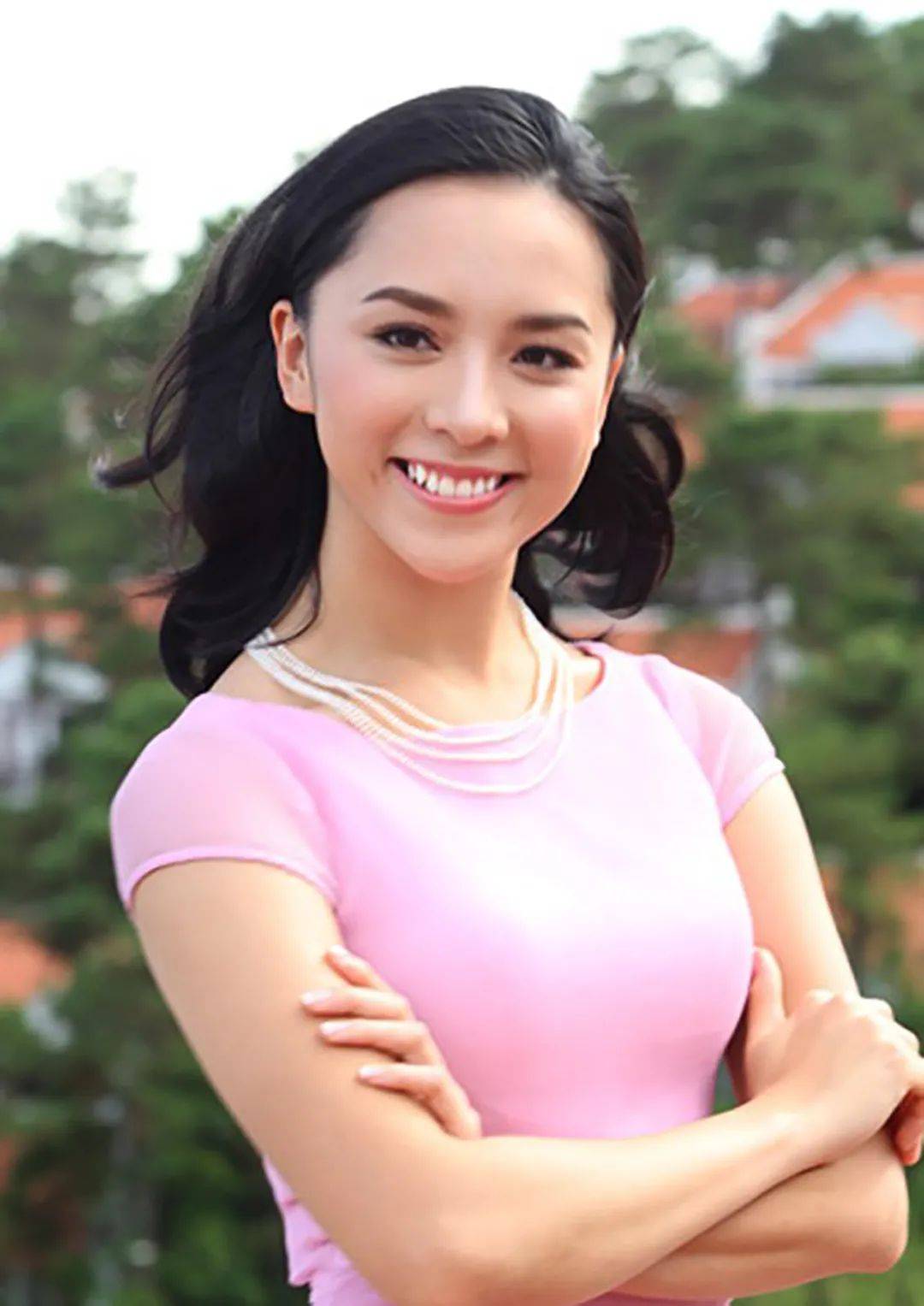 越南选美小姐嫁叔叔辈富豪连生2个儿子分得4380万奖赏