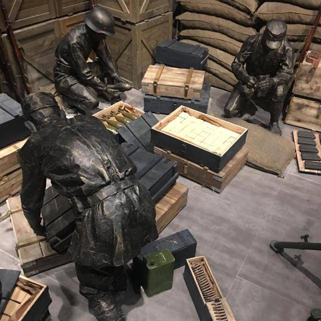 当年打鬼子,今时怼精日!上海军迷带4岁萌娃四行仓库再现抗日