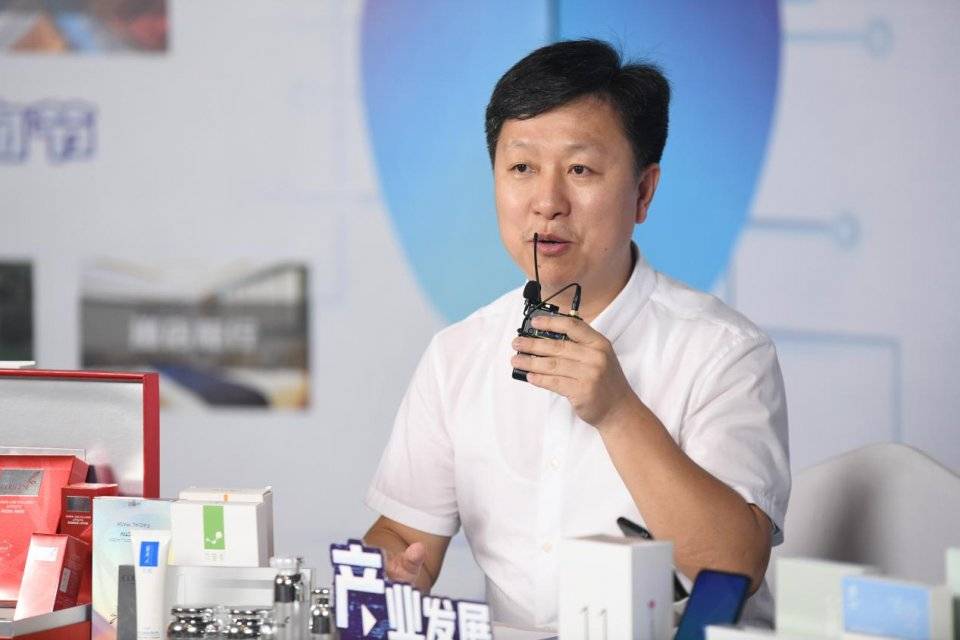 邵军锋介绍集贤园发展规划西安高新综合保税区管办主任杨戎介绍园区