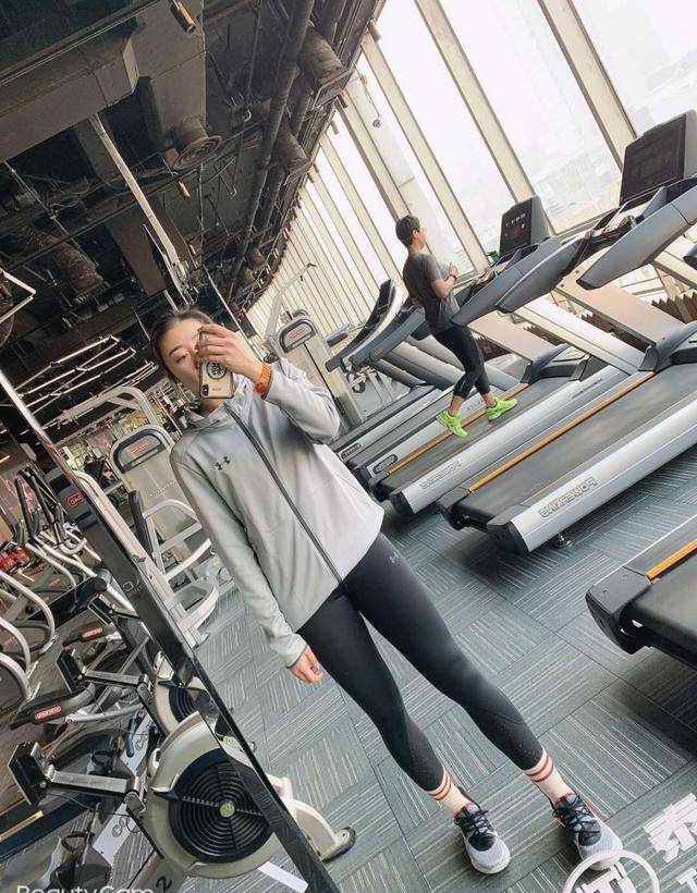 原创女排姚迪紧身裤训练身材饱满圆润稍显丰腴但却更加的有魅力
