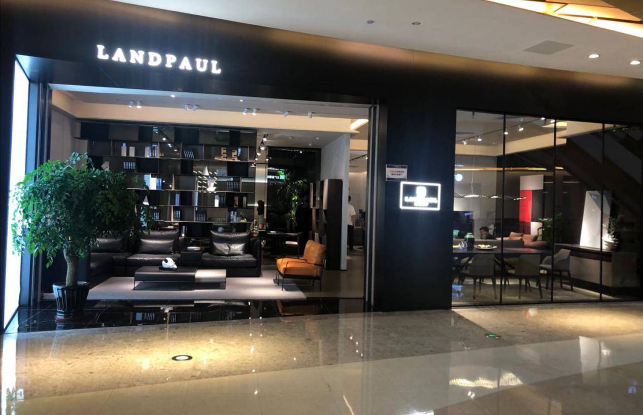 深耕家具市场多年的兰德保罗董事长张再兴,根据对市场主流消费群体的