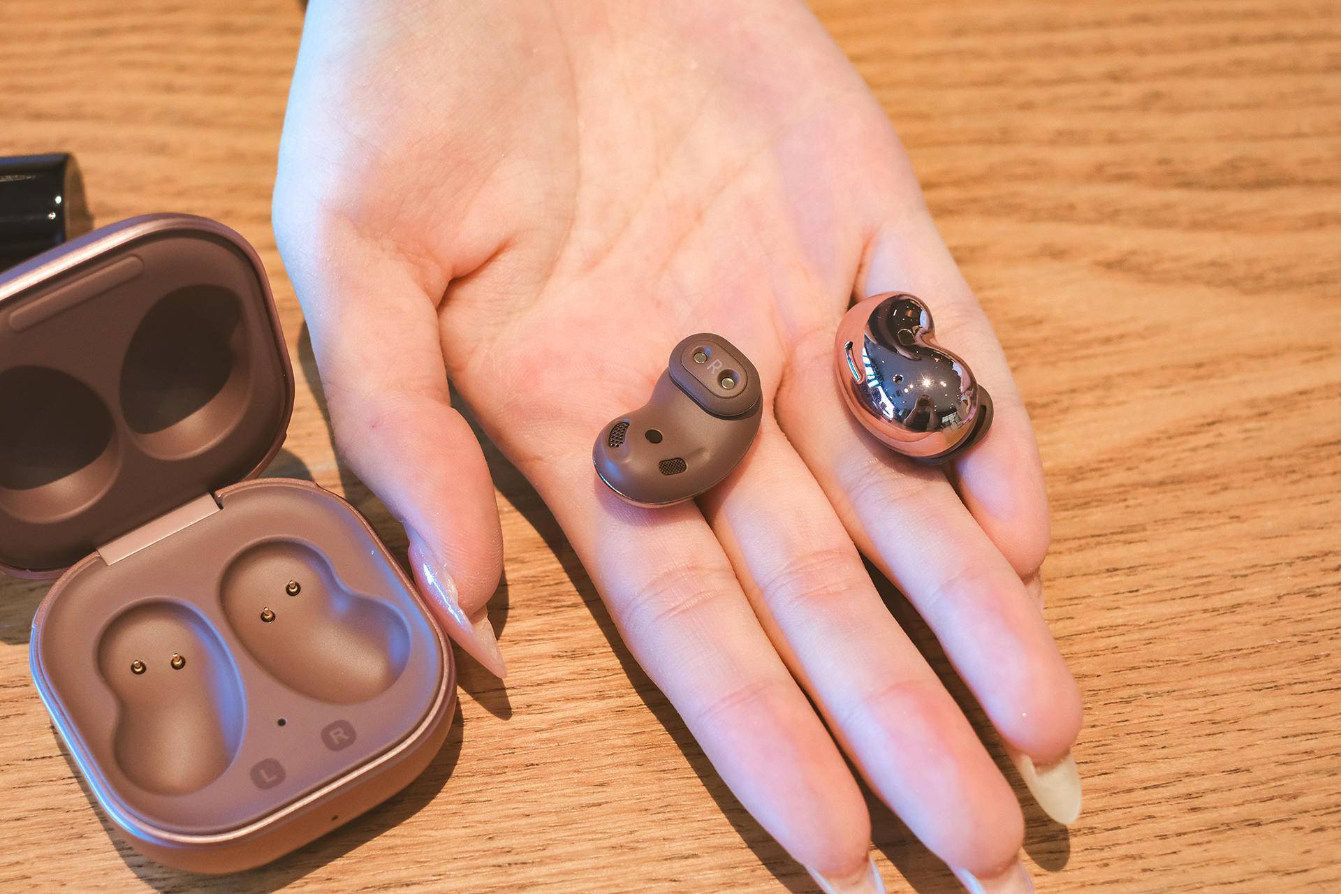 是什么功能让小姐姐花容失色,三星buds live国行版首测